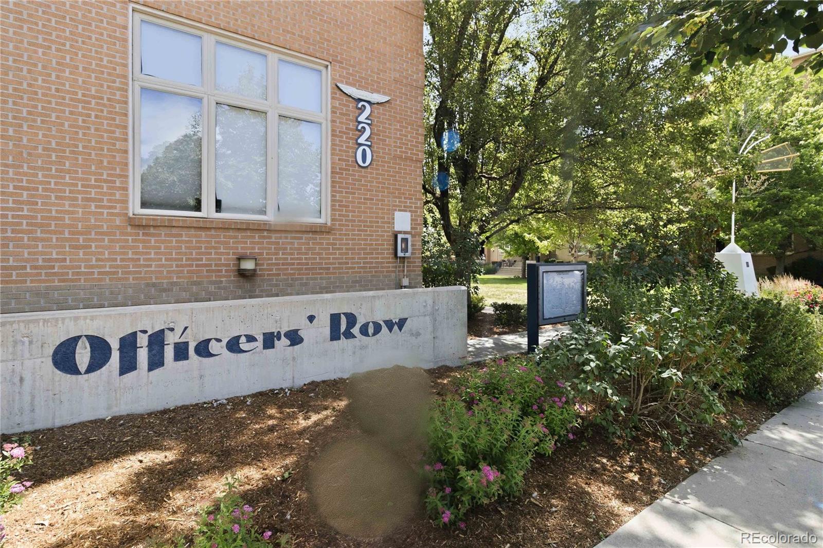 220 Roslyn Street Unit: 710