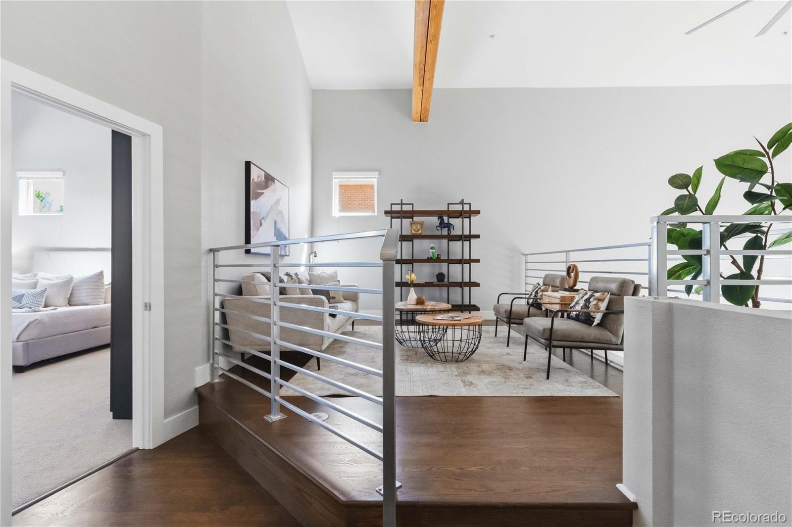 220 Roslyn Street Unit: 710