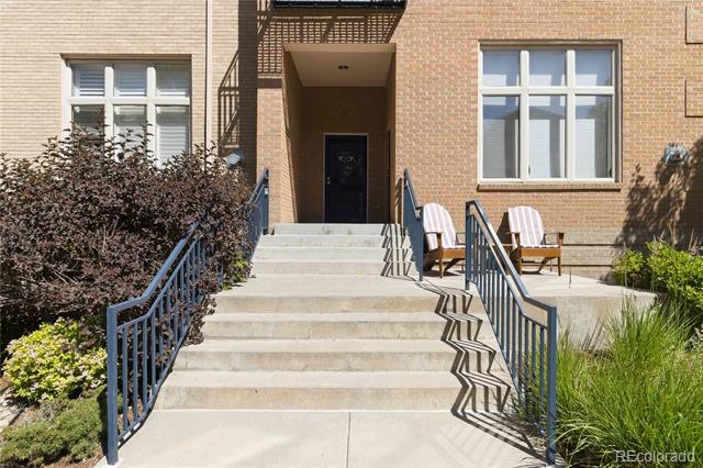 220 Roslyn Street Unit: 710
