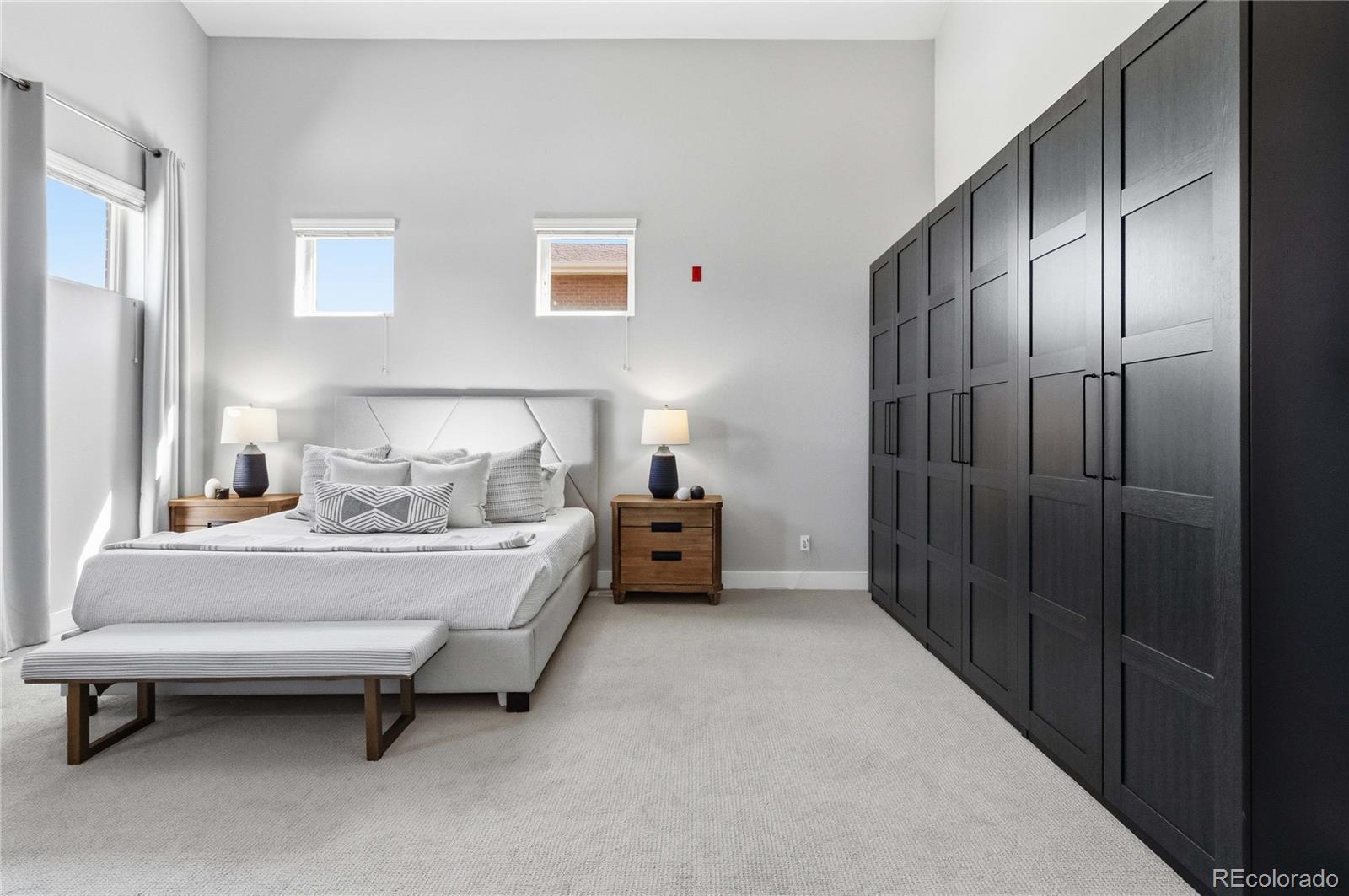 220 Roslyn Street Unit: 710