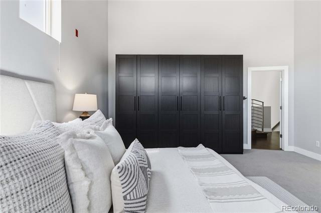 220 Roslyn Street Unit: 710
