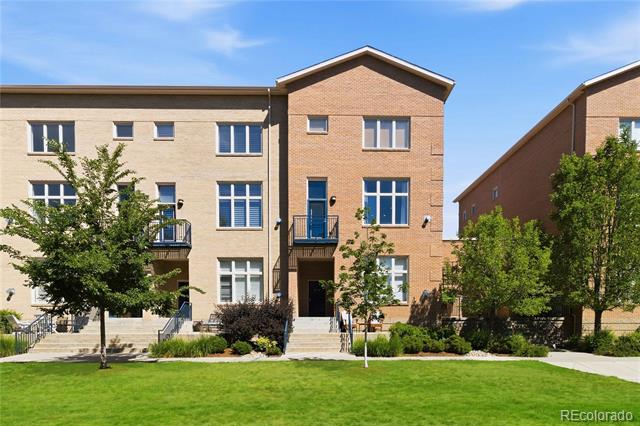 220 Roslyn Street Unit: 710