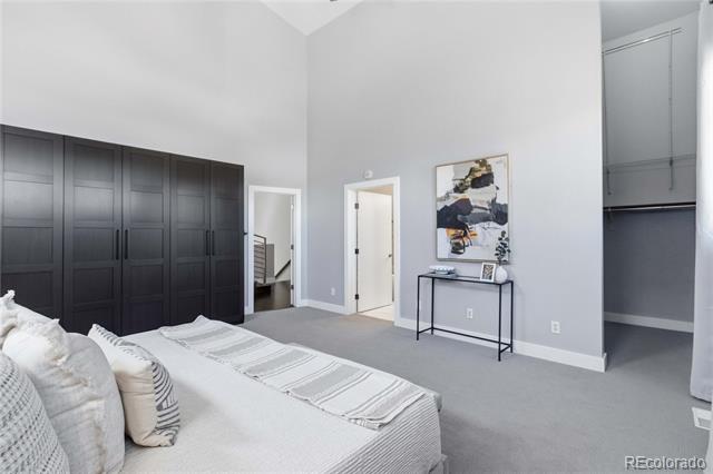 220 Roslyn Street Unit: 710