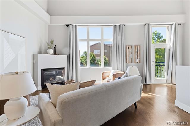 220 Roslyn Street Unit: 710