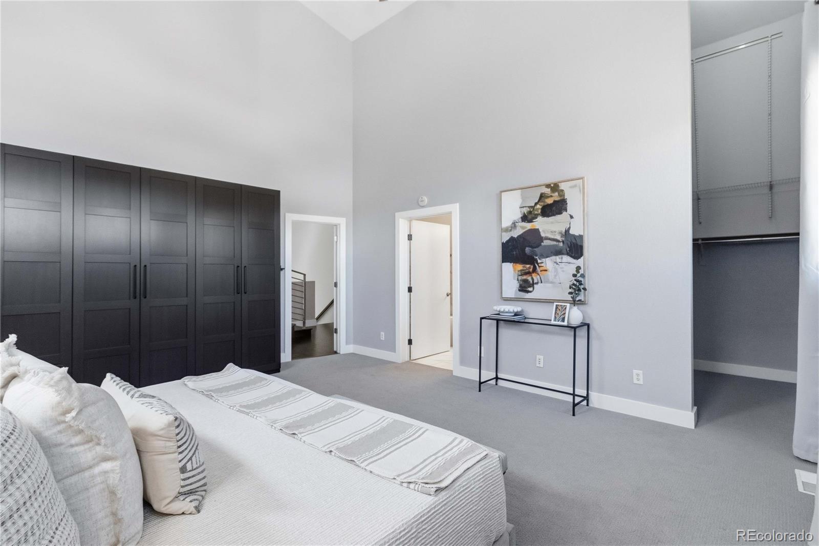 220 Roslyn Street Unit: 710