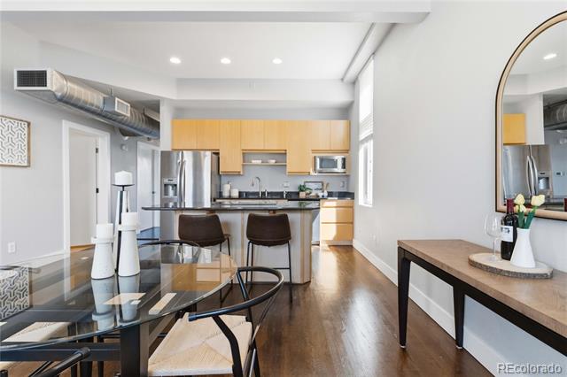 220 Roslyn Street Unit: 710