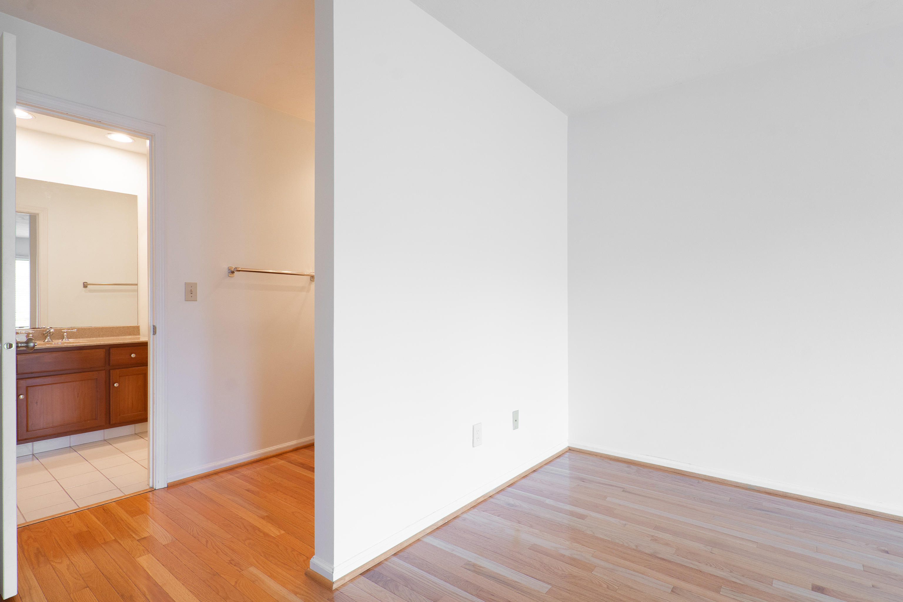 544 Lockerbie Circle N