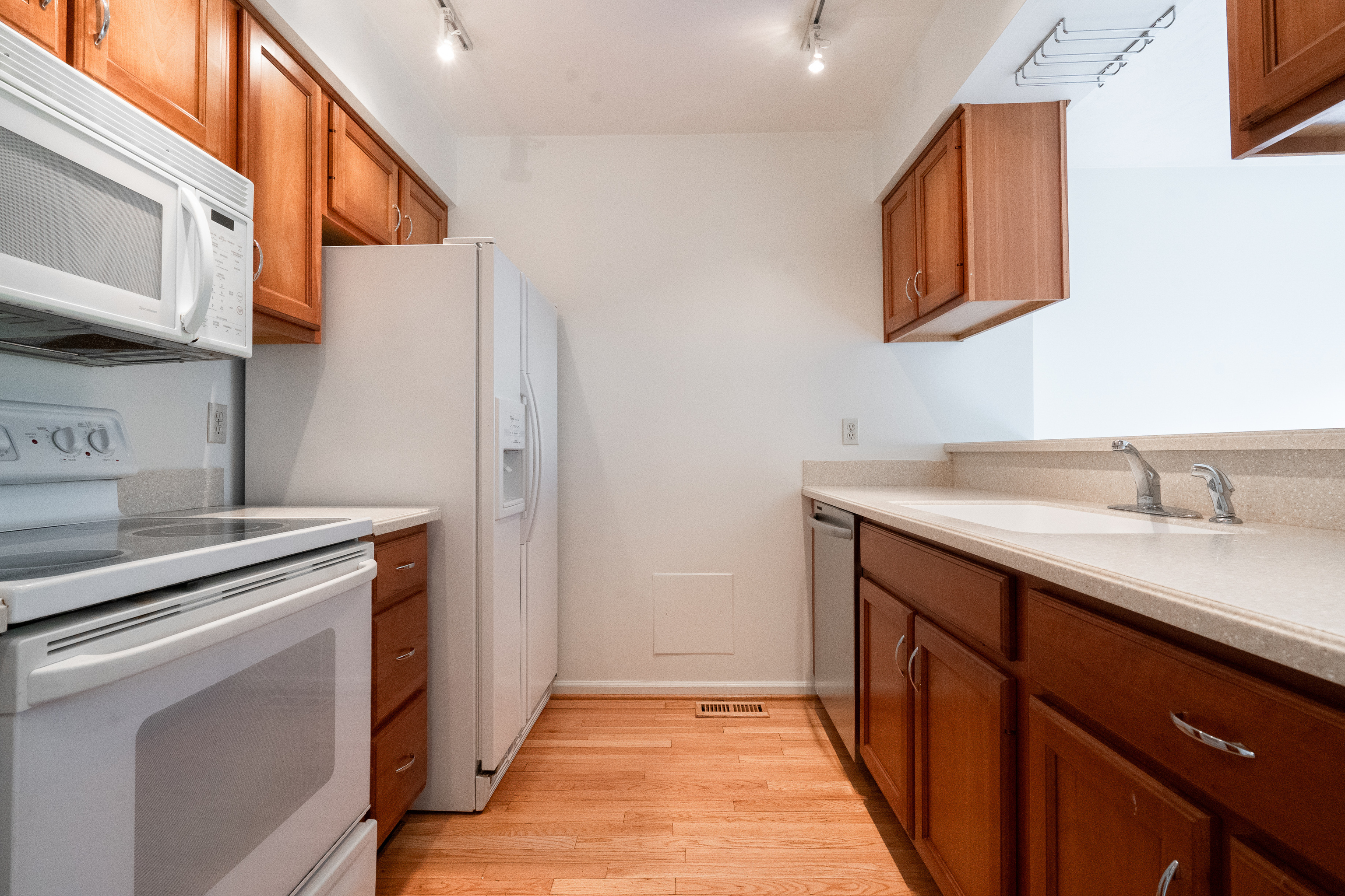 544 Lockerbie Circle N