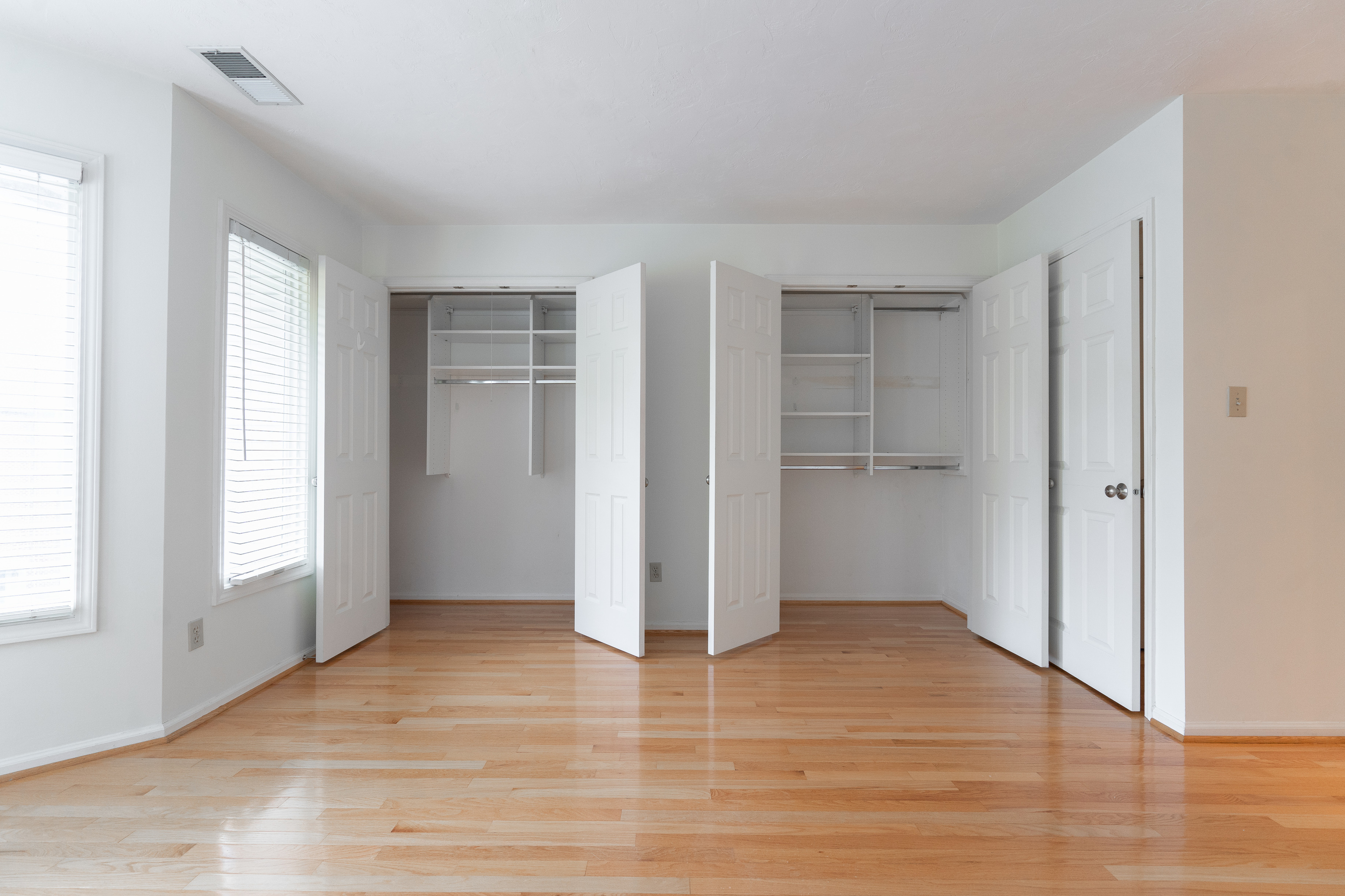 544 Lockerbie Circle N