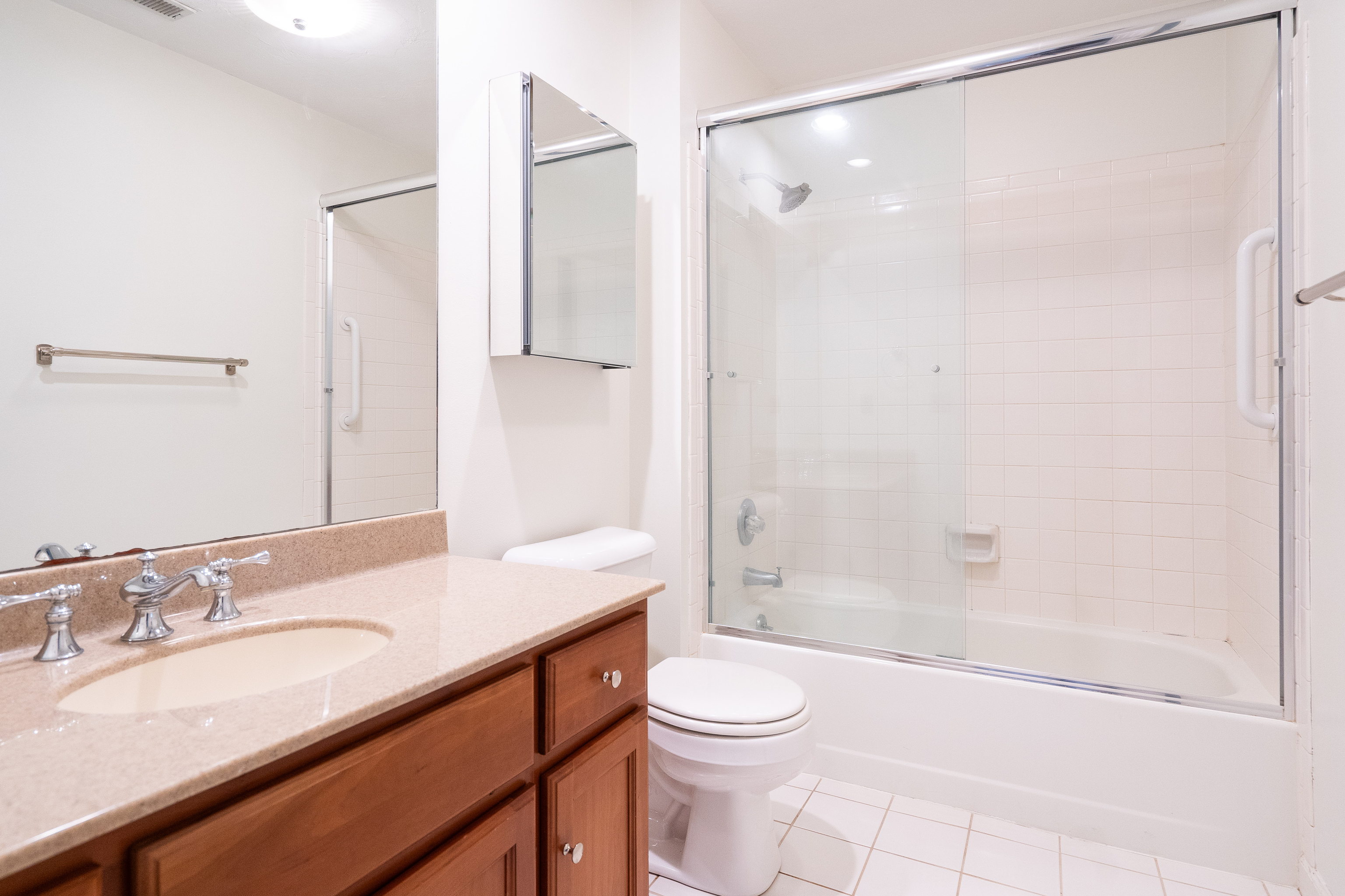 544 Lockerbie Circle N