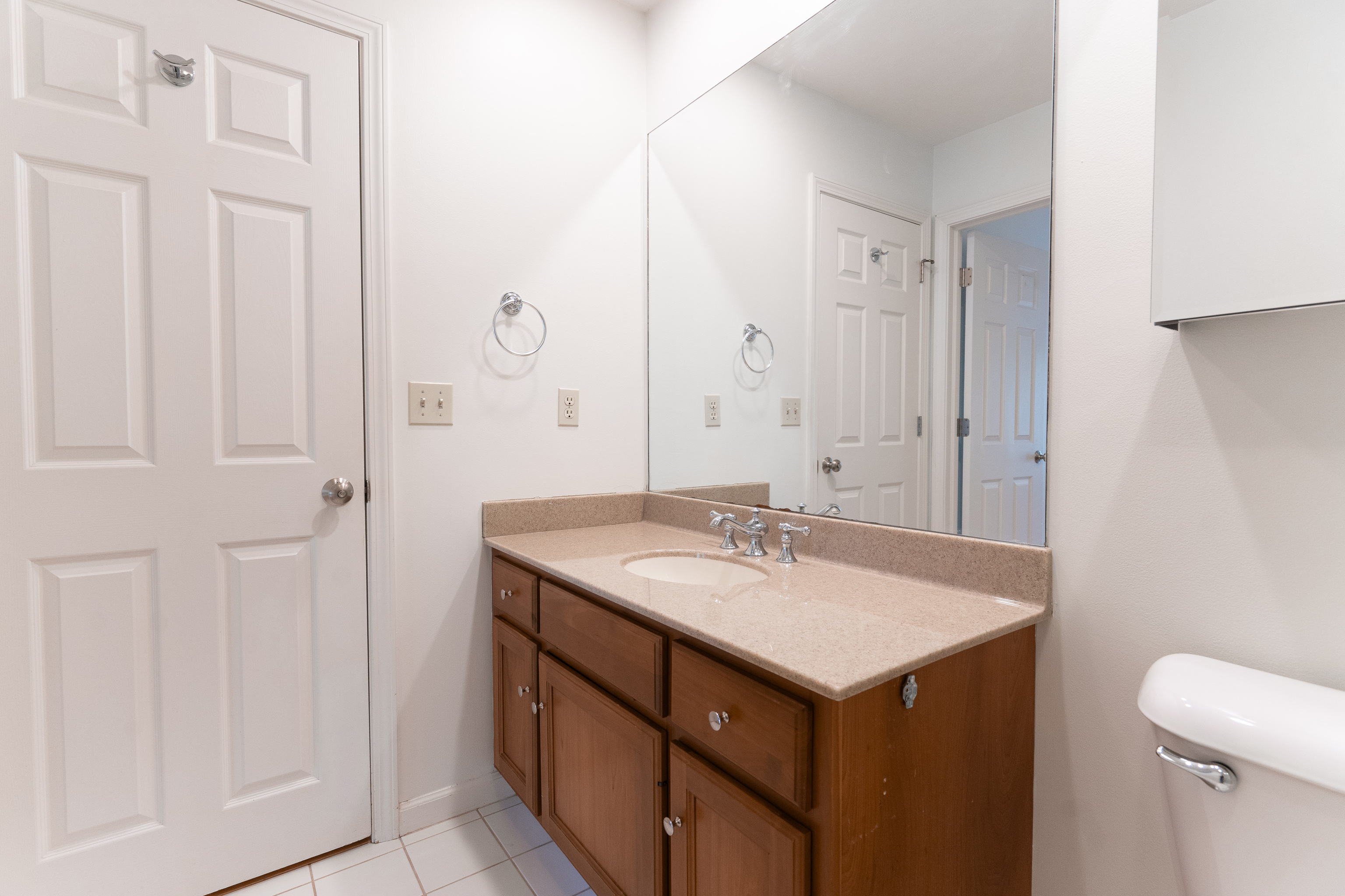 544 Lockerbie Circle N