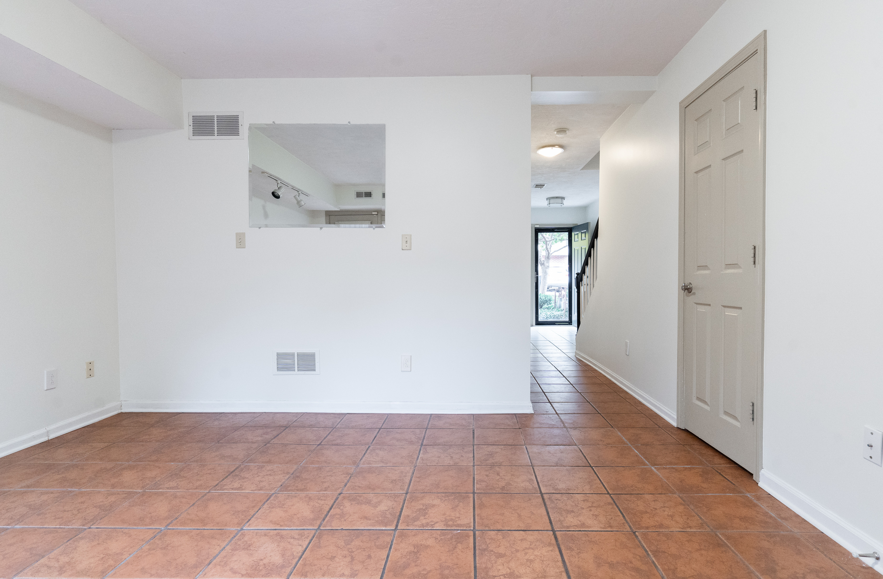 544 Lockerbie Circle N