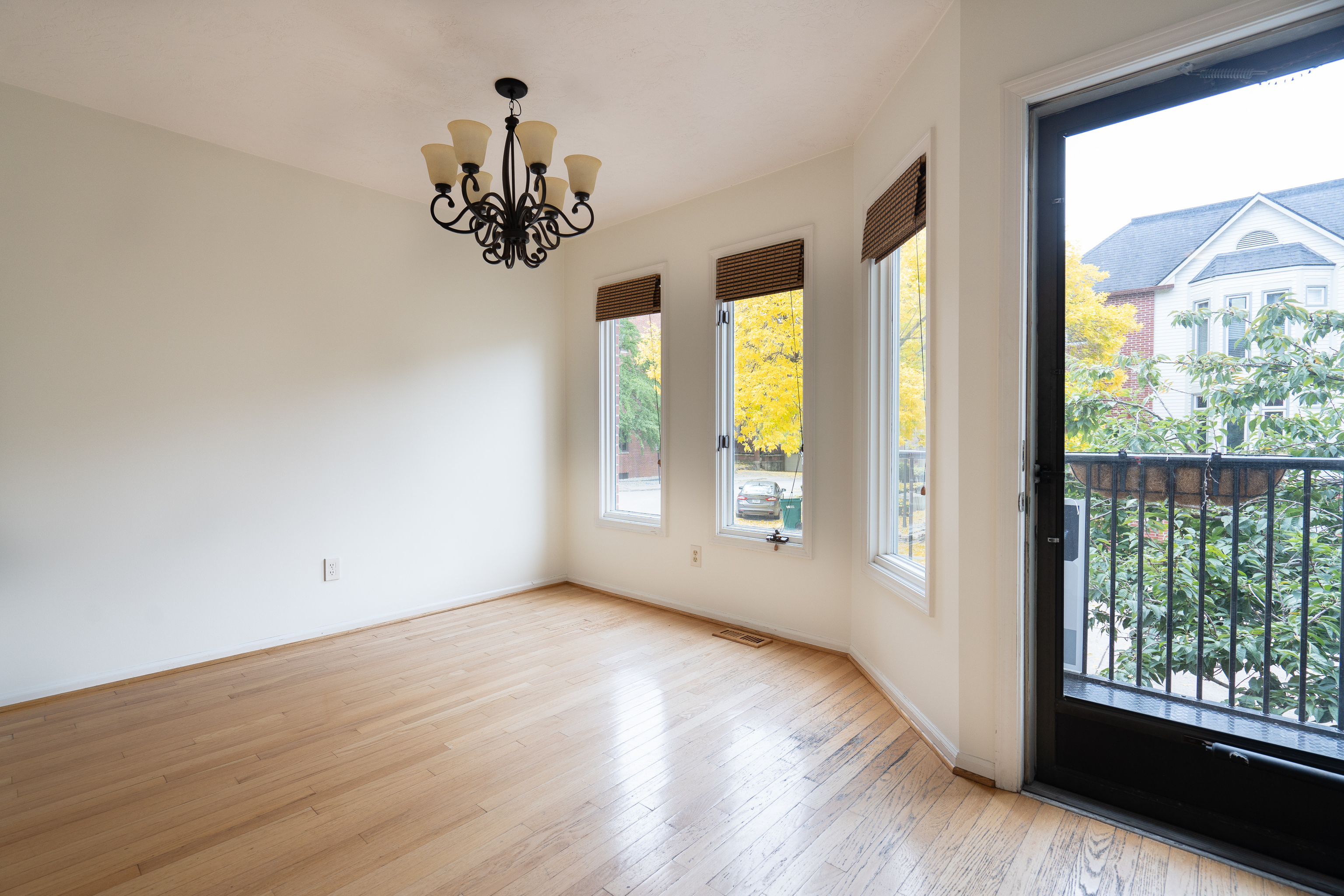 544 Lockerbie Circle N