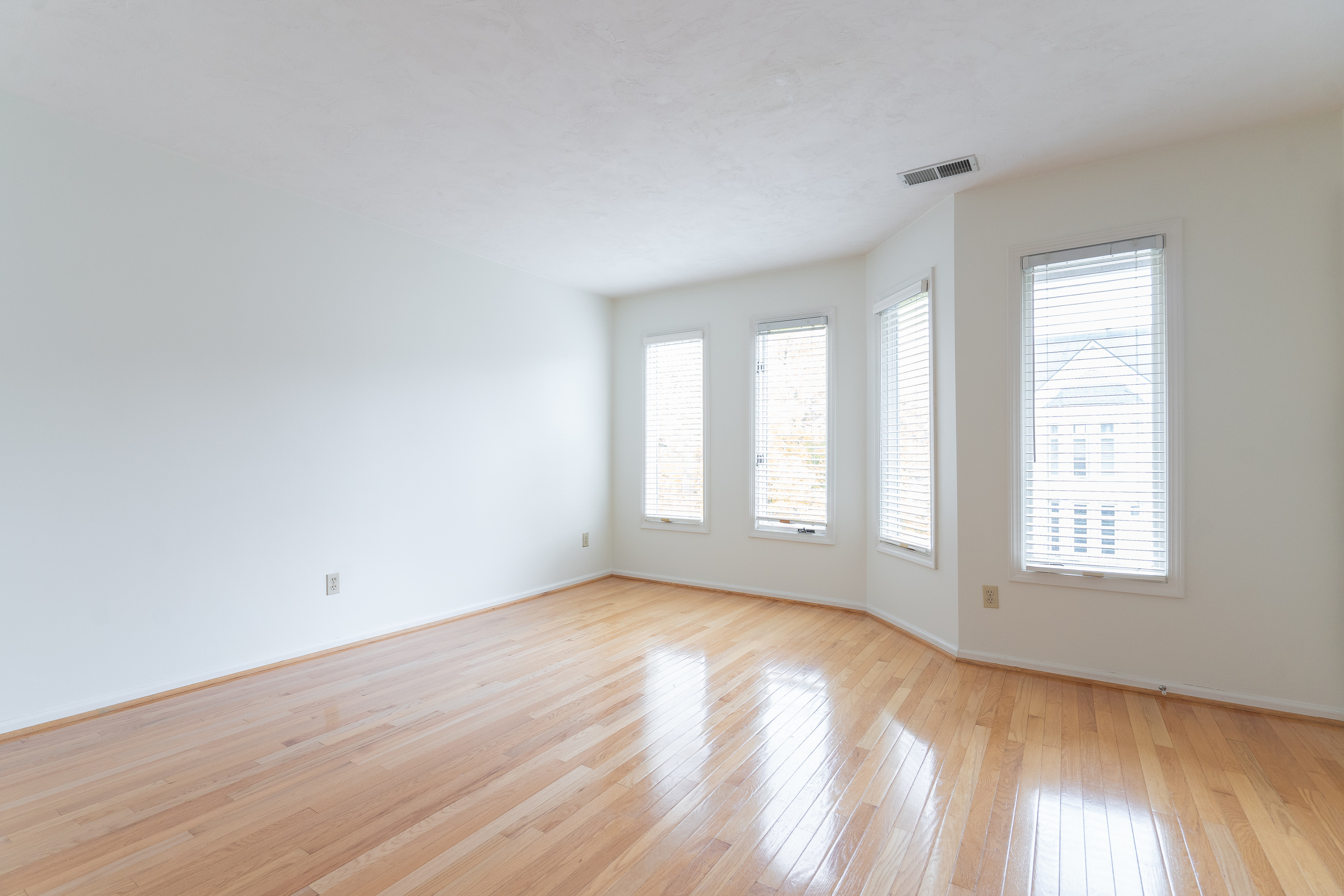 544 Lockerbie Circle N