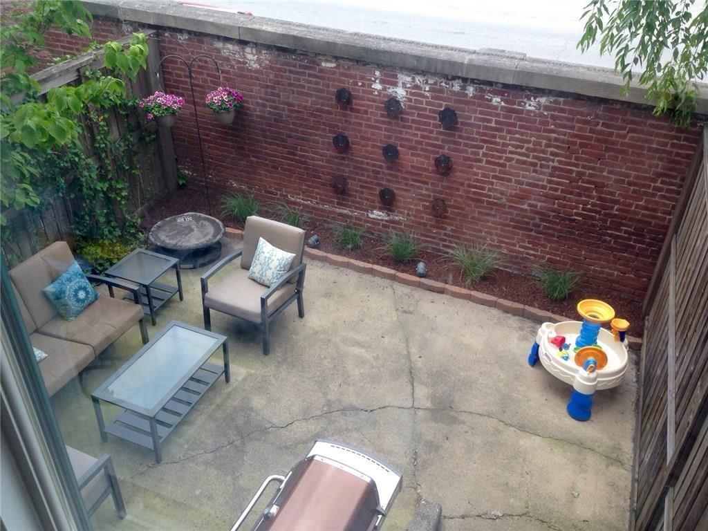 544 Lockerbie Circle N