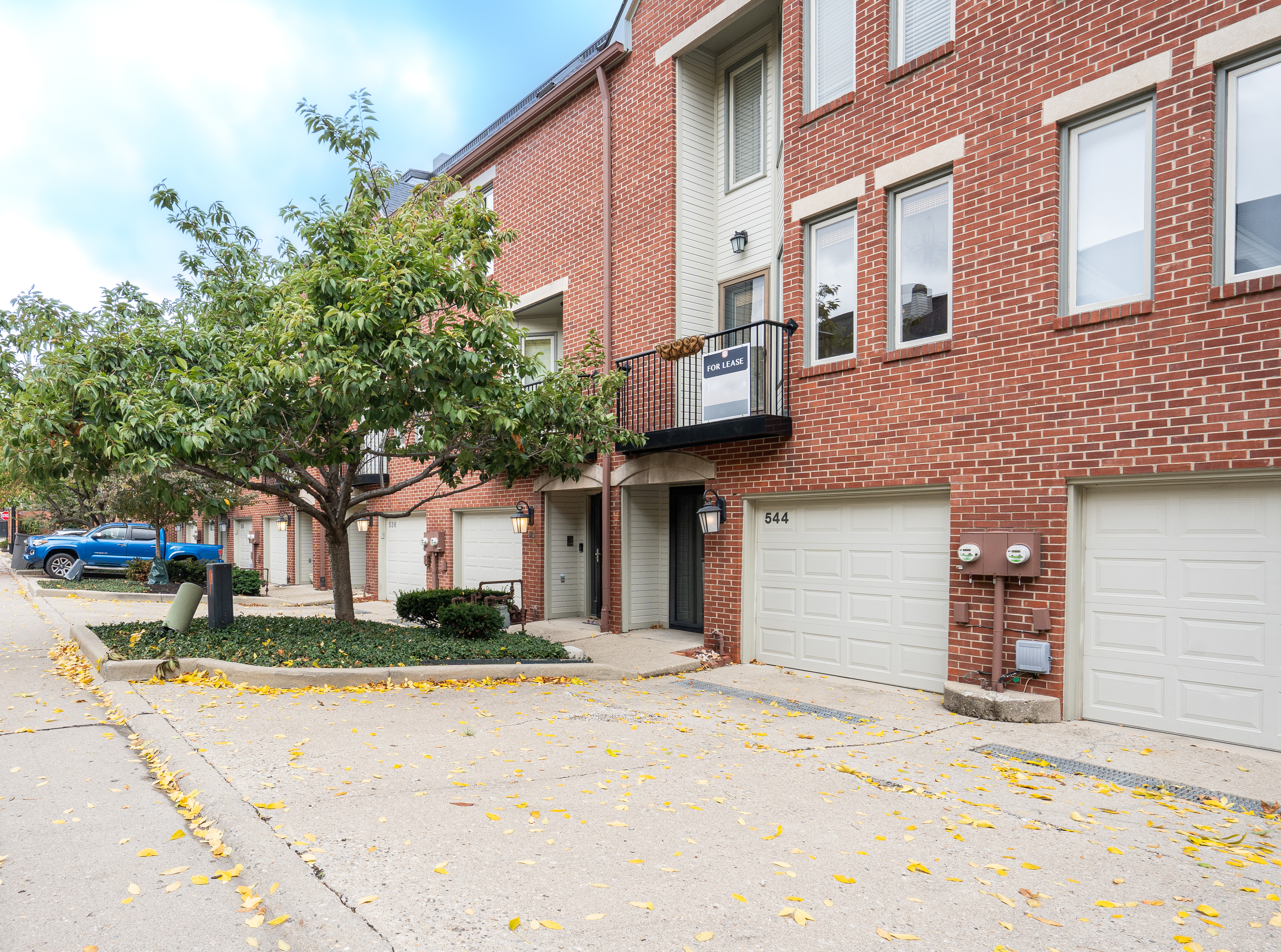 544 Lockerbie Circle N