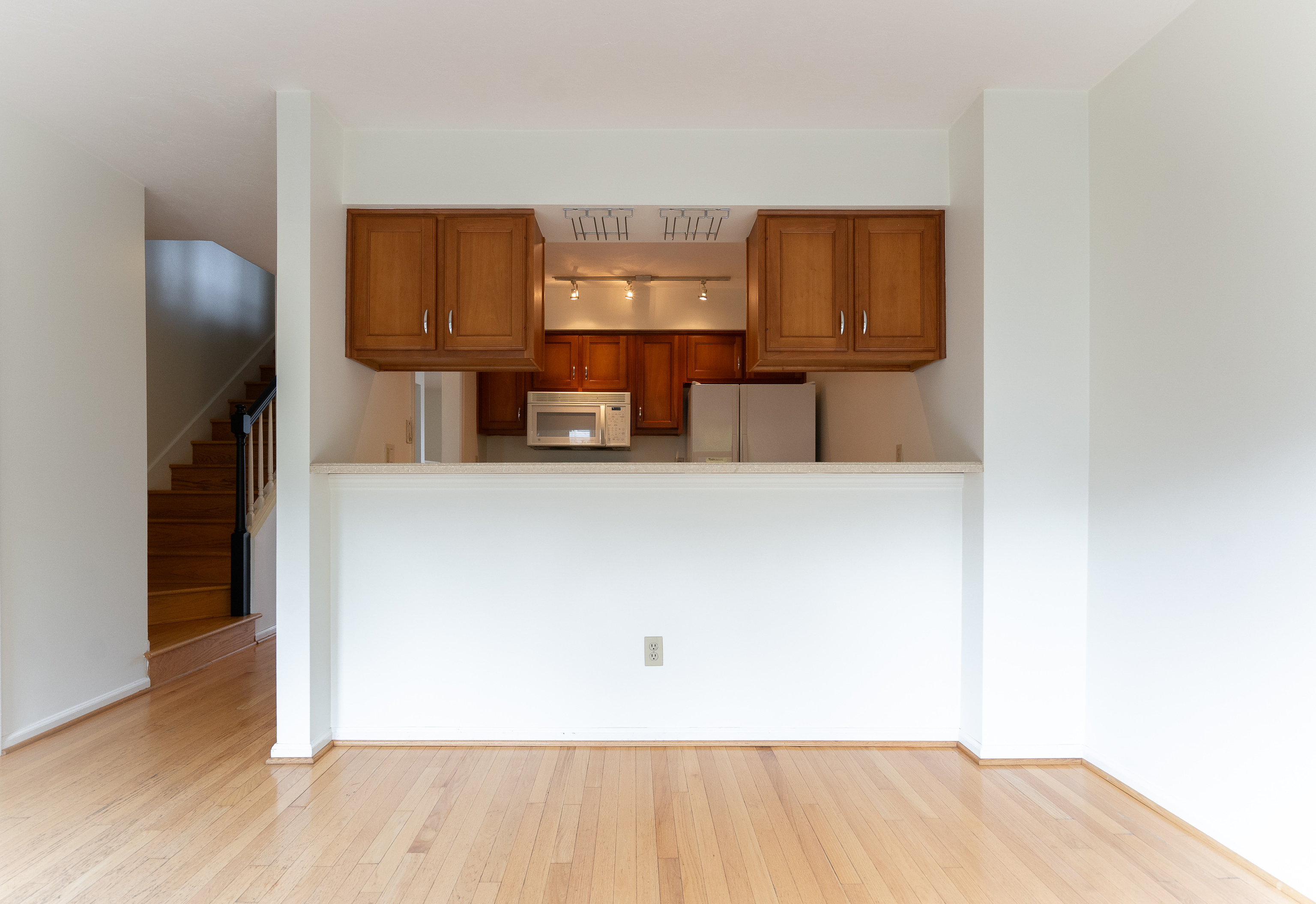 544 Lockerbie Circle N