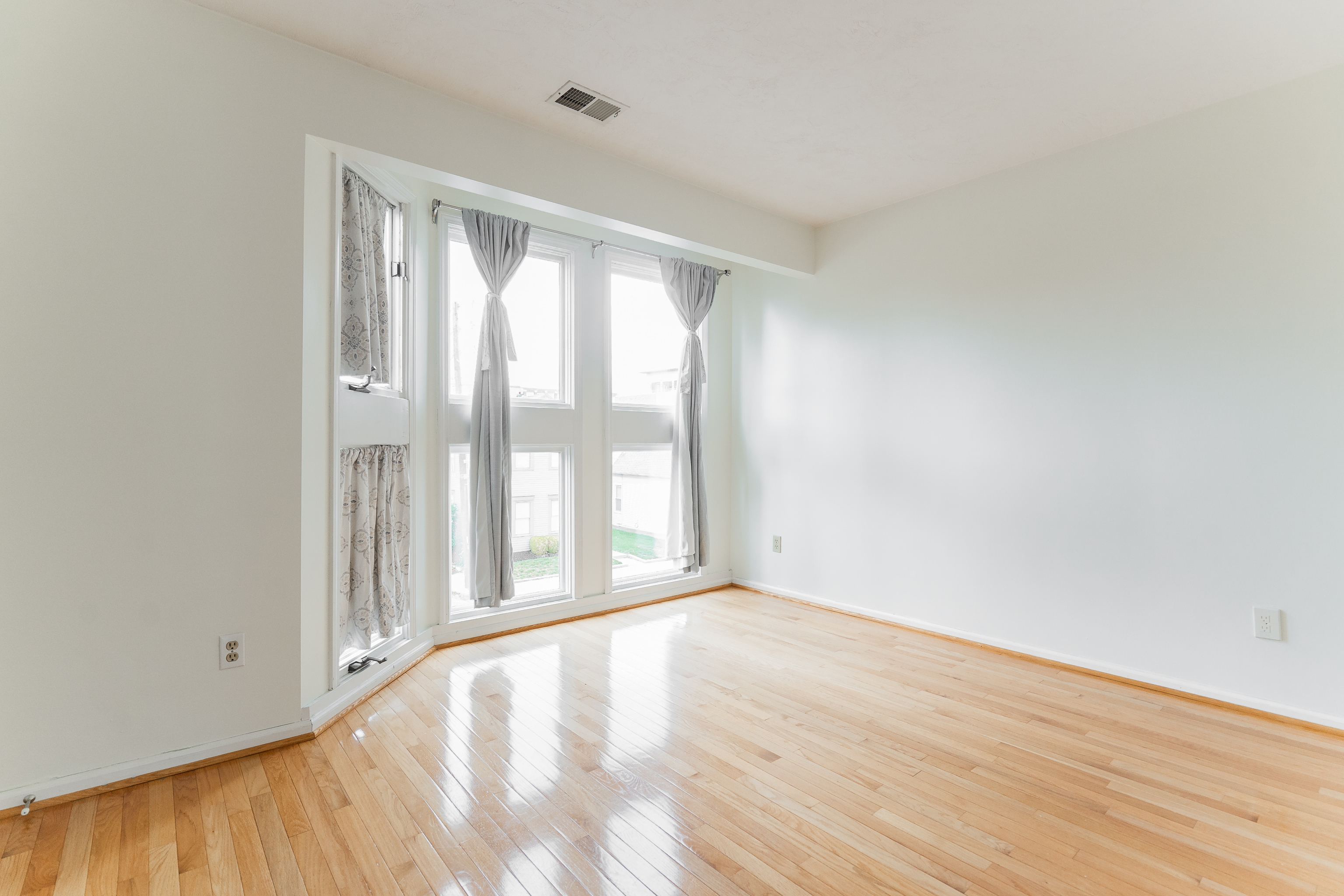 544 Lockerbie Circle N