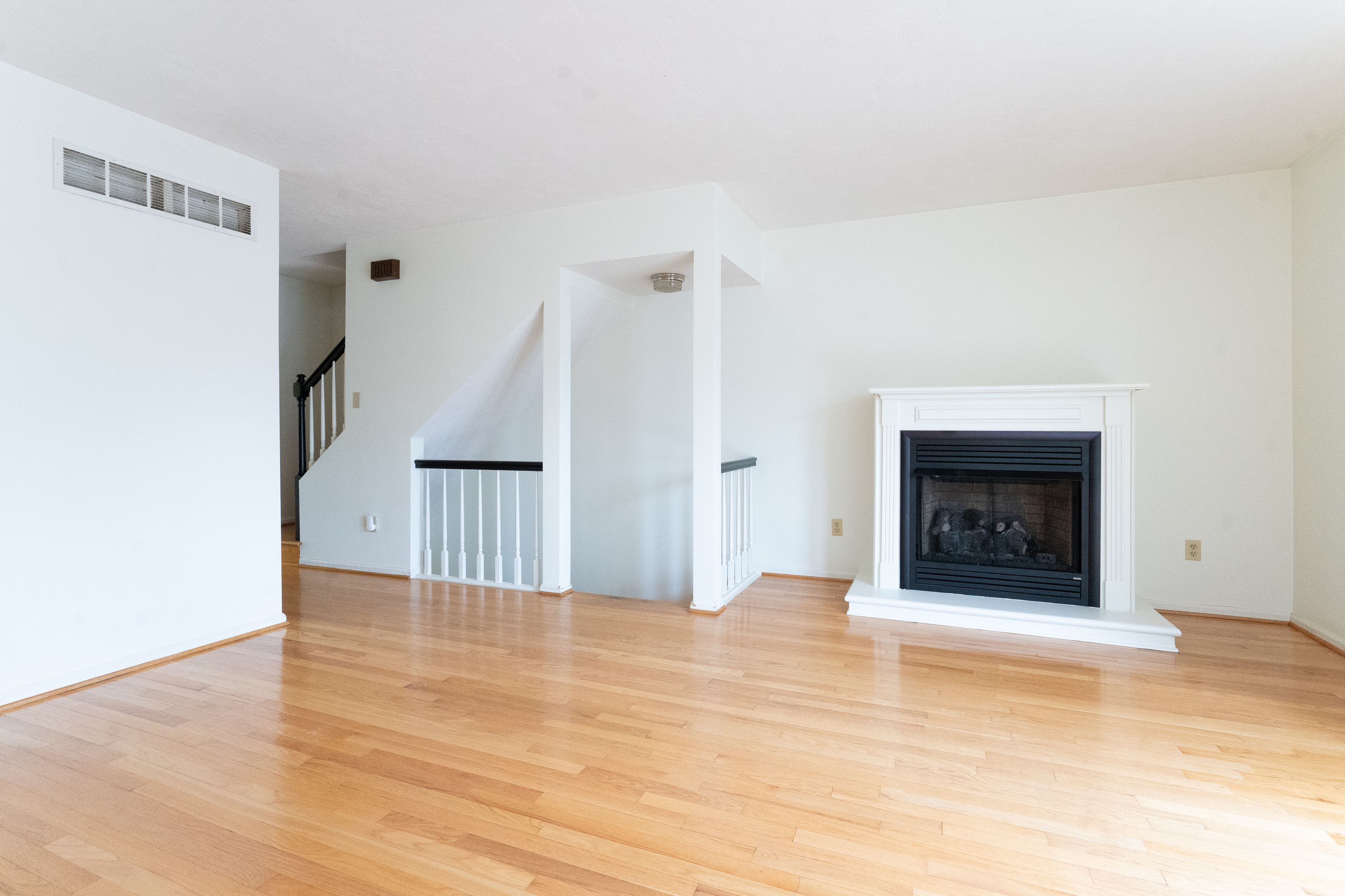 544 Lockerbie Circle N