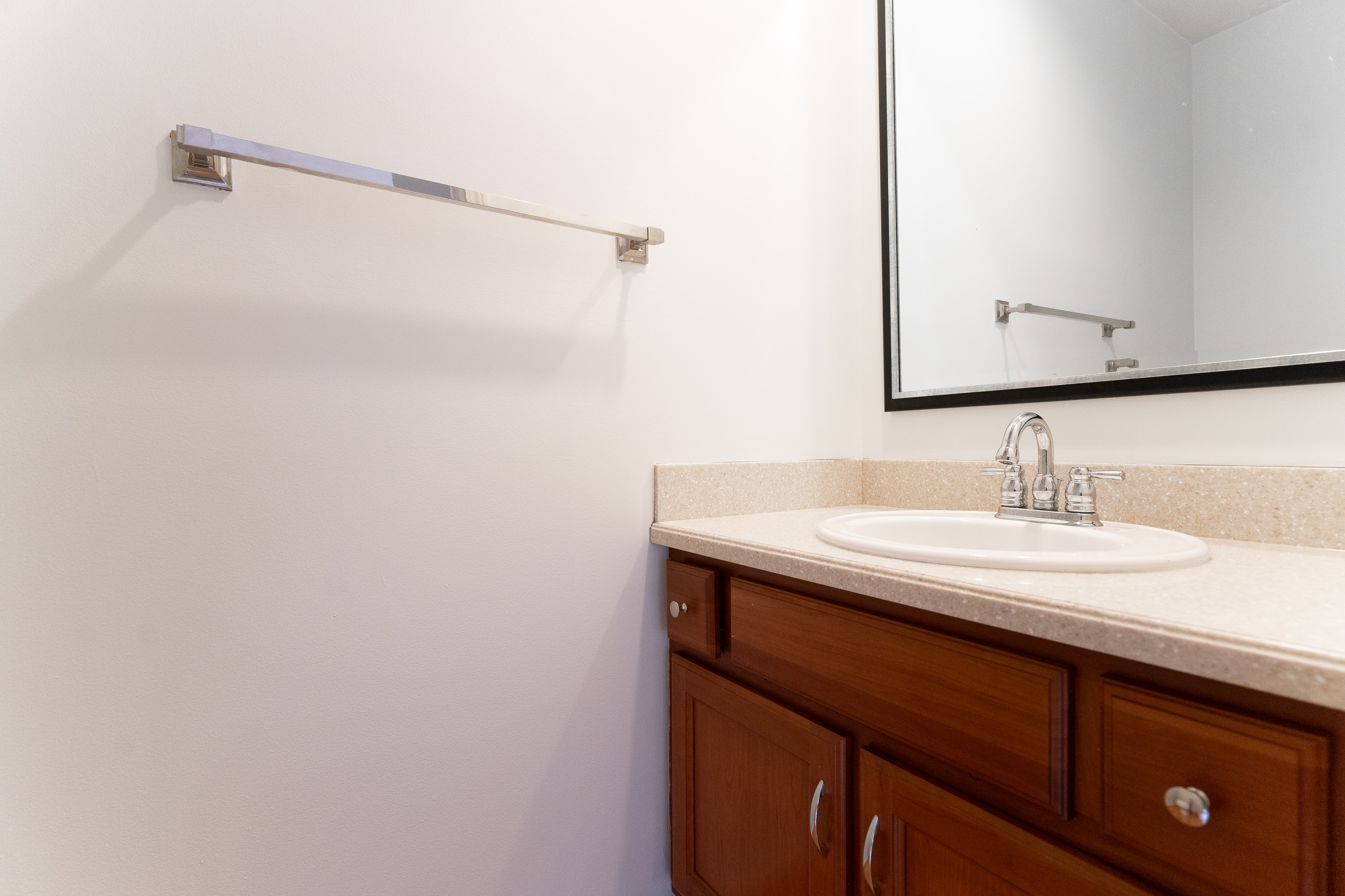 544 Lockerbie Circle N