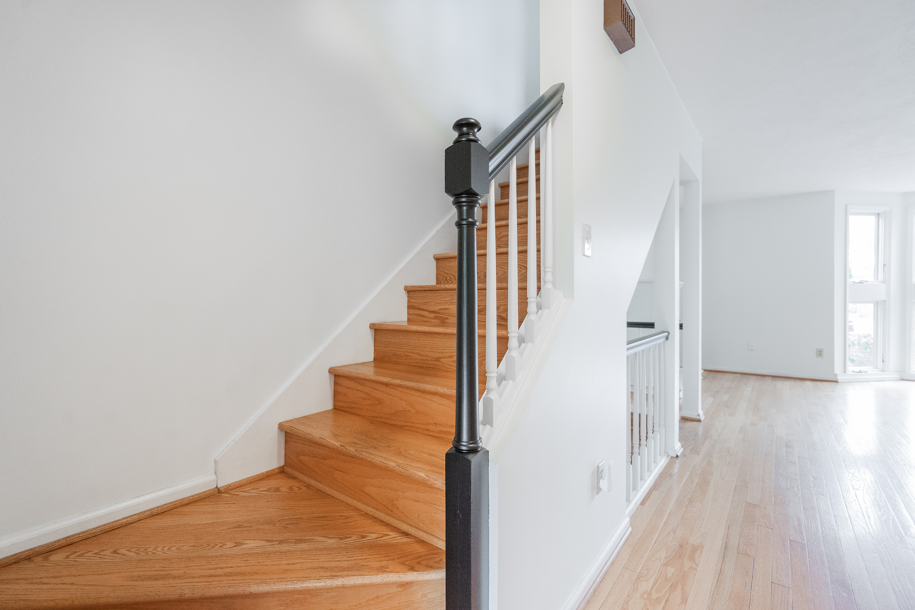 544 Lockerbie Circle N