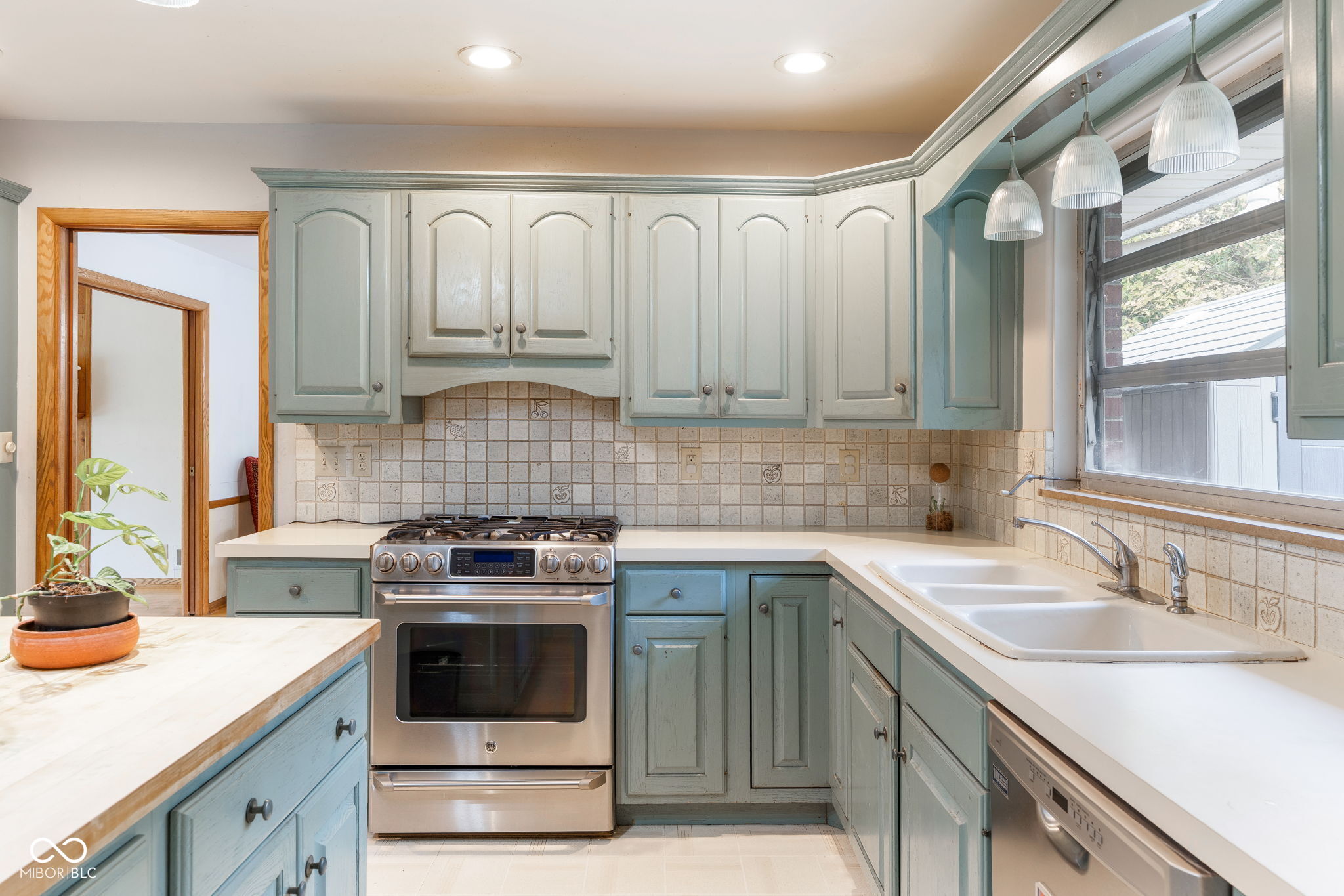 5940 N Emerson Avenue