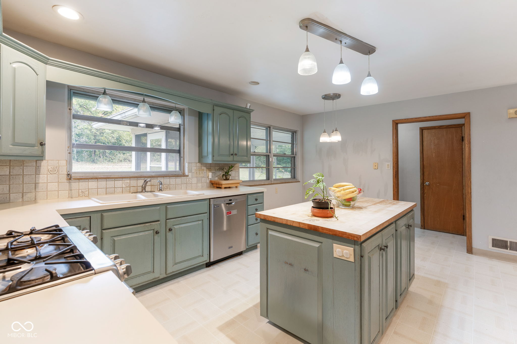 5940 N Emerson Avenue