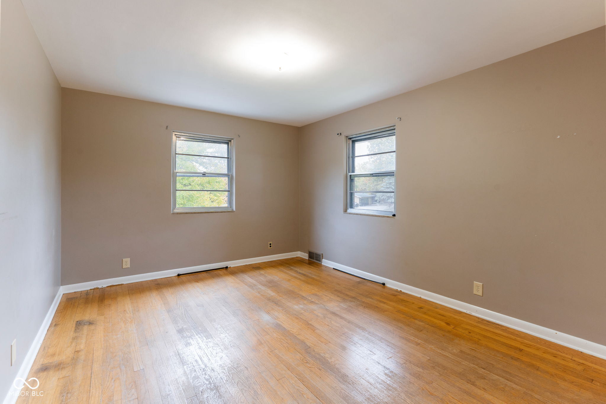 5940 N Emerson Avenue