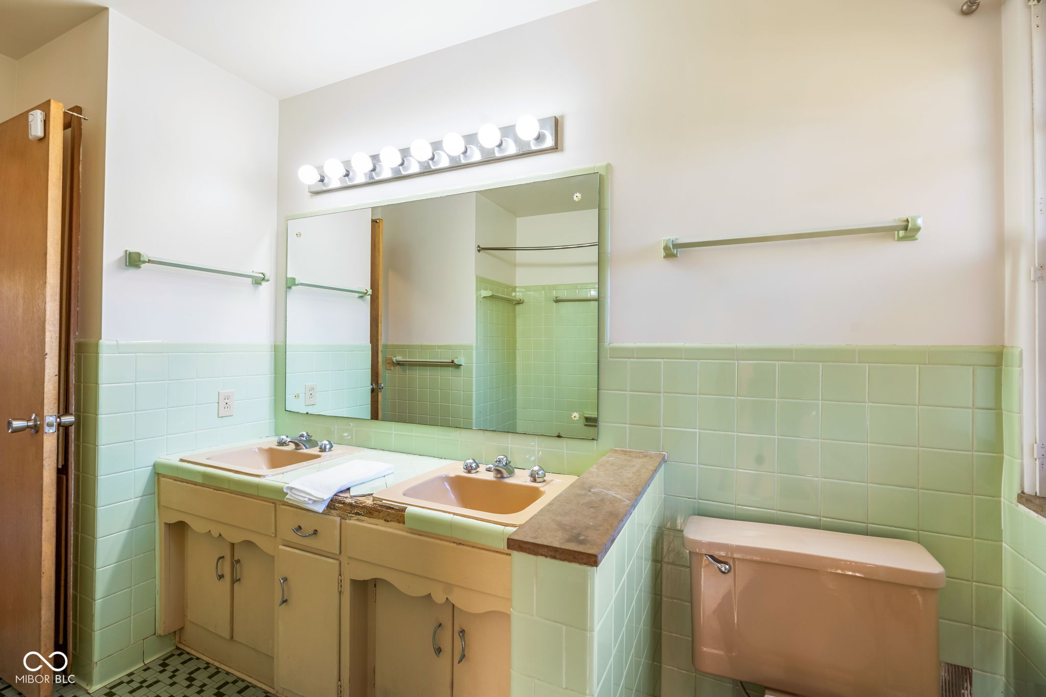 5940 N Emerson Avenue