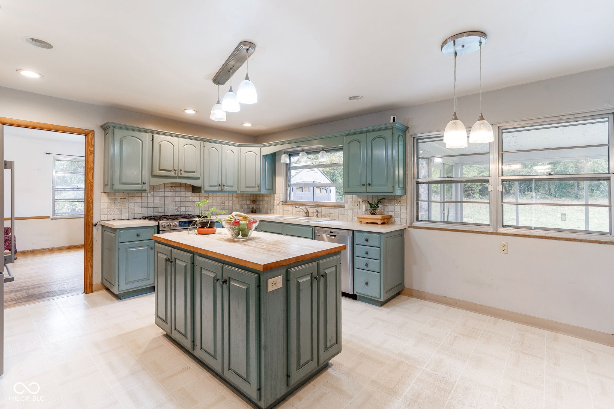 5940 N Emerson Avenue