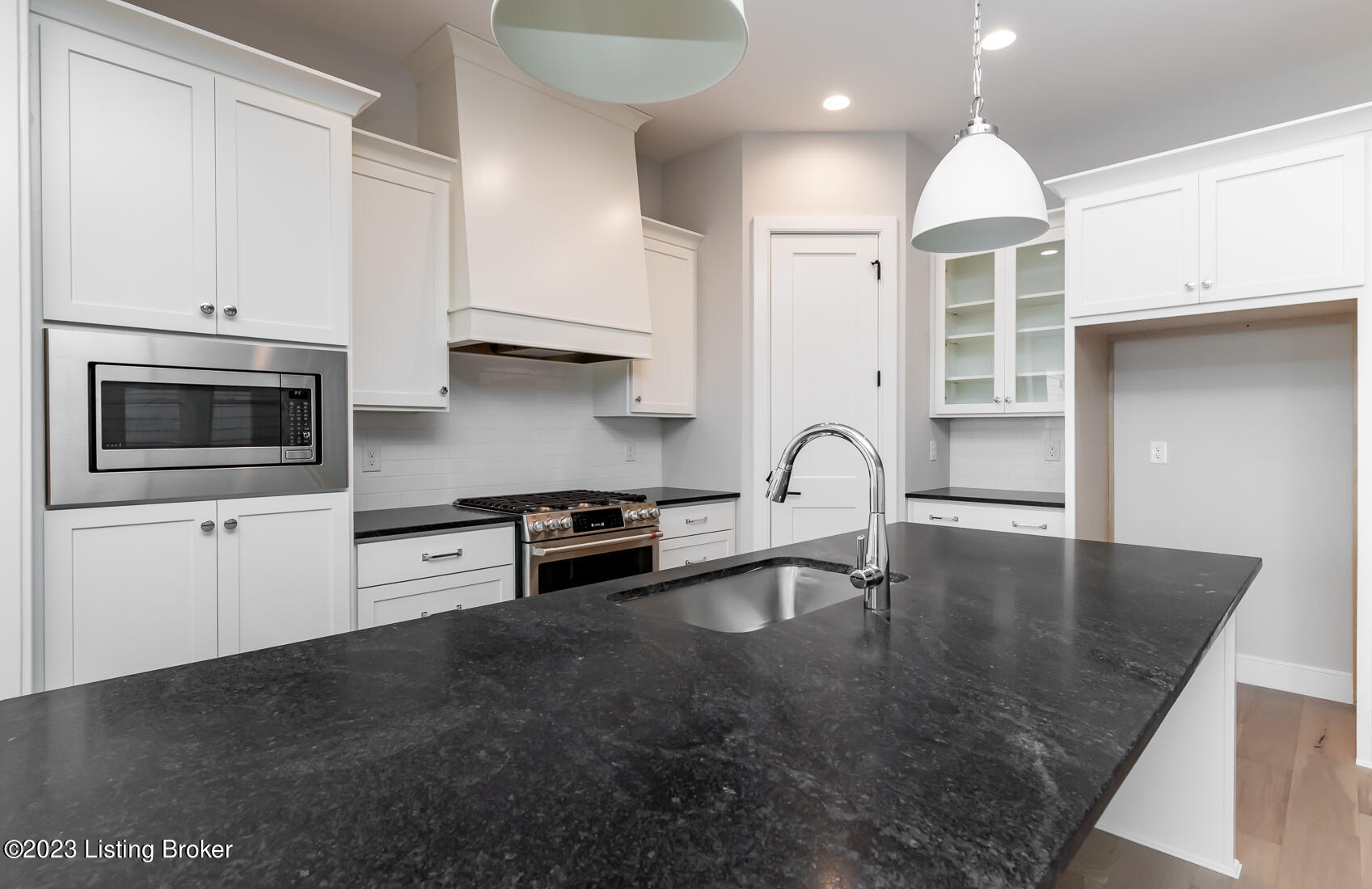 6113 Passionflower Dr