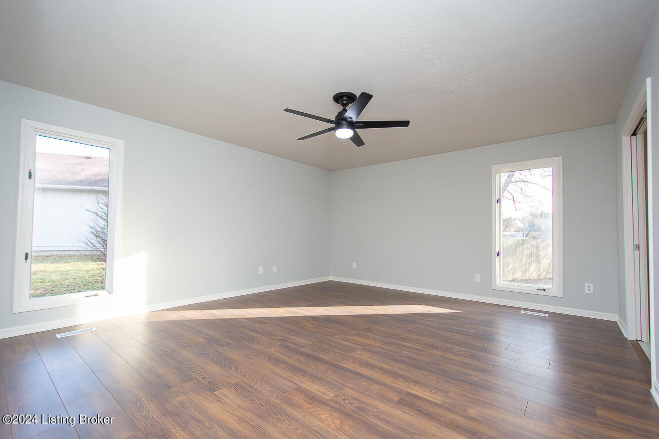 4104 Riveroaks Ln