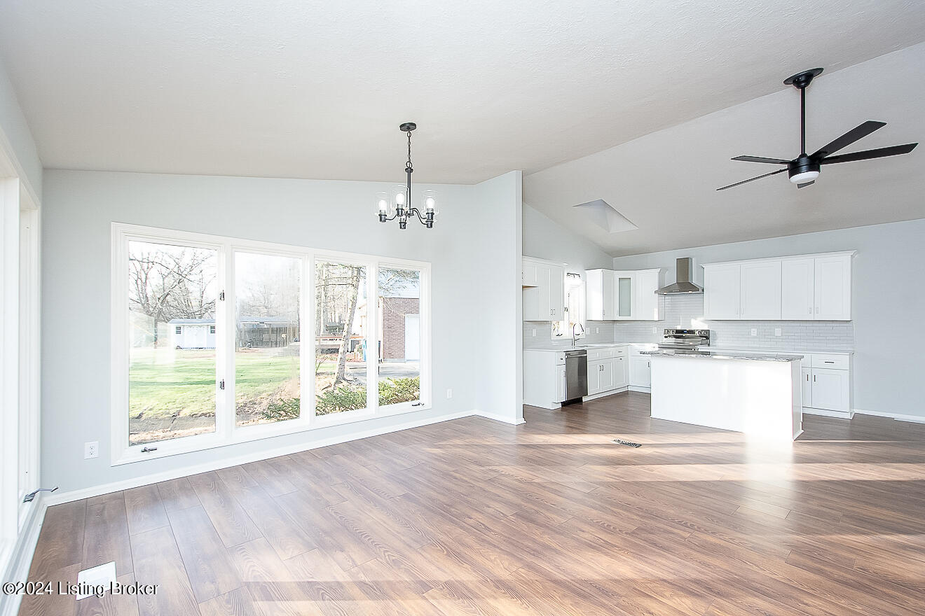 4104 Riveroaks Ln