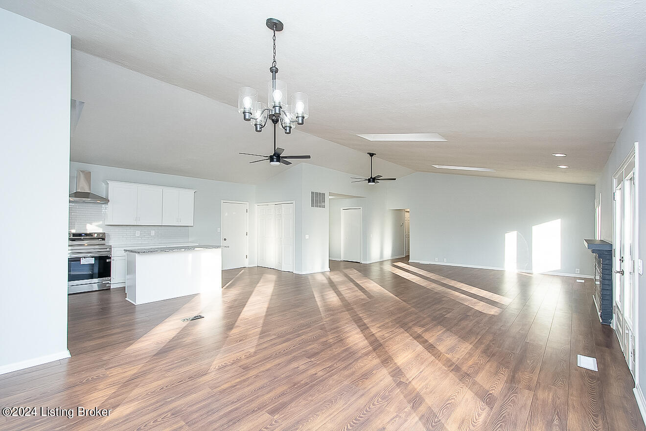 4104 Riveroaks Ln