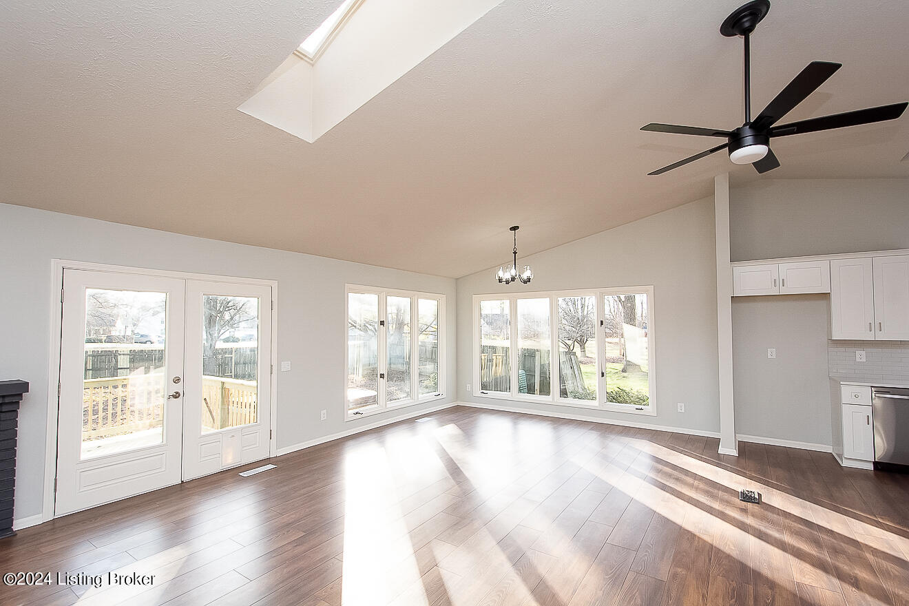 4104 Riveroaks Ln