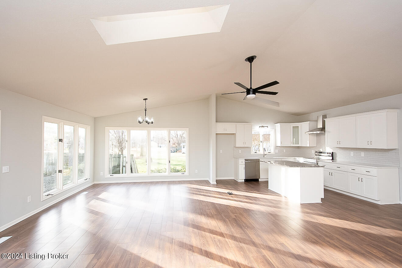 4104 Riveroaks Ln