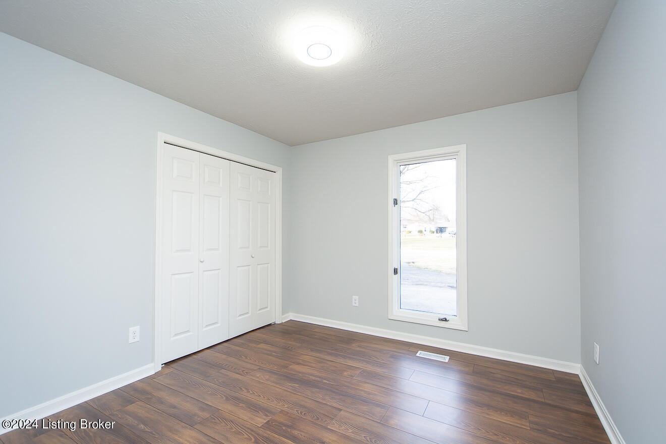 4104 Riveroaks Ln