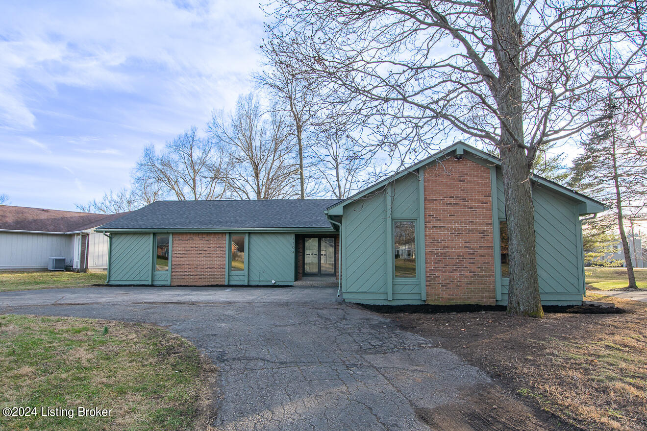 4104 Riveroaks Ln
