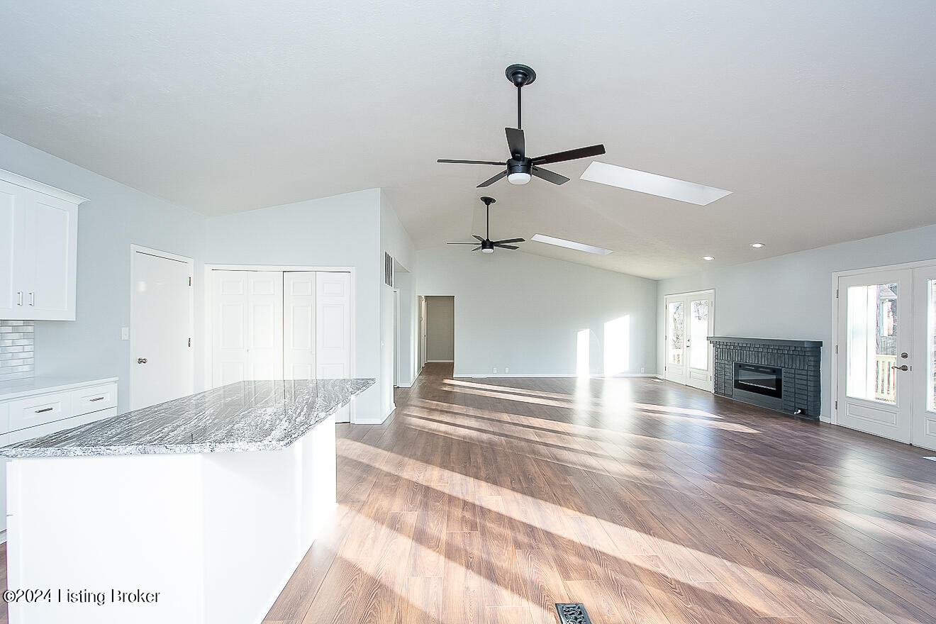 4104 Riveroaks Ln