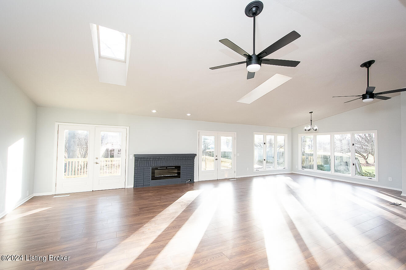 4104 Riveroaks Ln