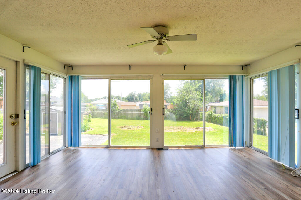 2326 Lindsey Dr