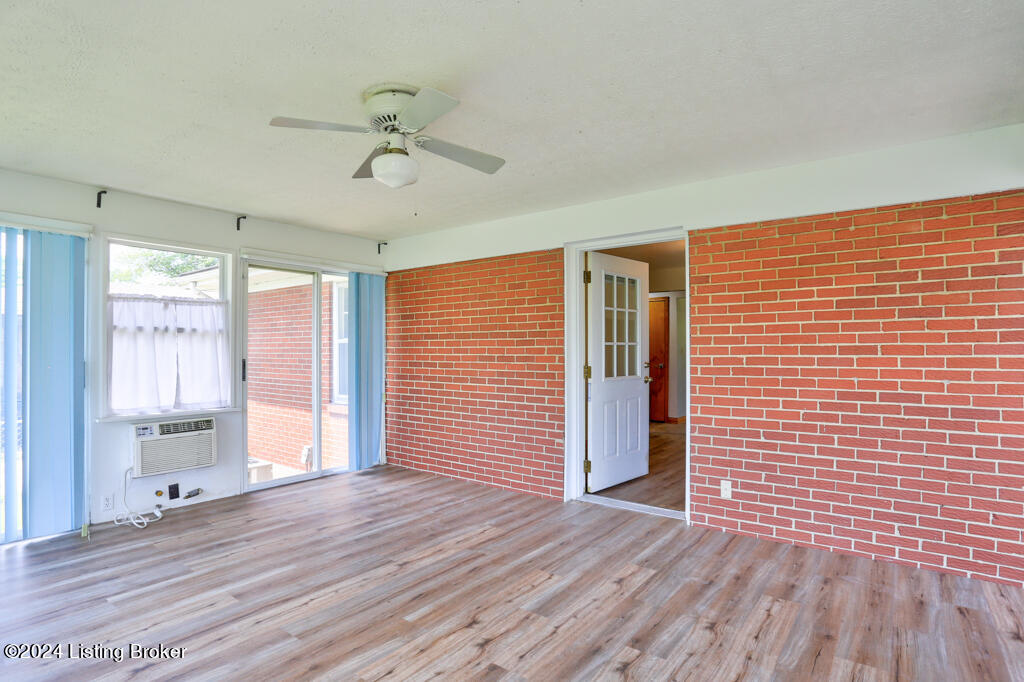 2326 Lindsey Dr