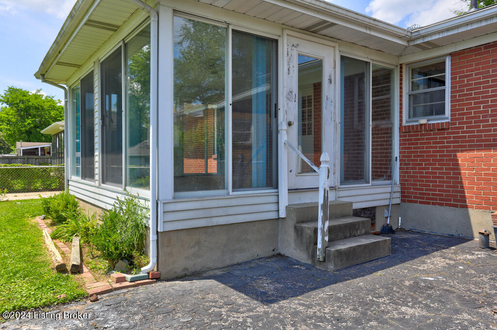 2326 Lindsey Dr