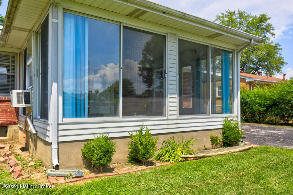 2326 Lindsey Dr