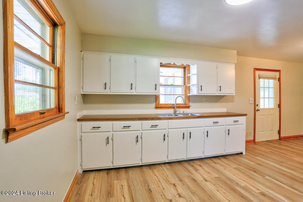 2326 Lindsey Dr