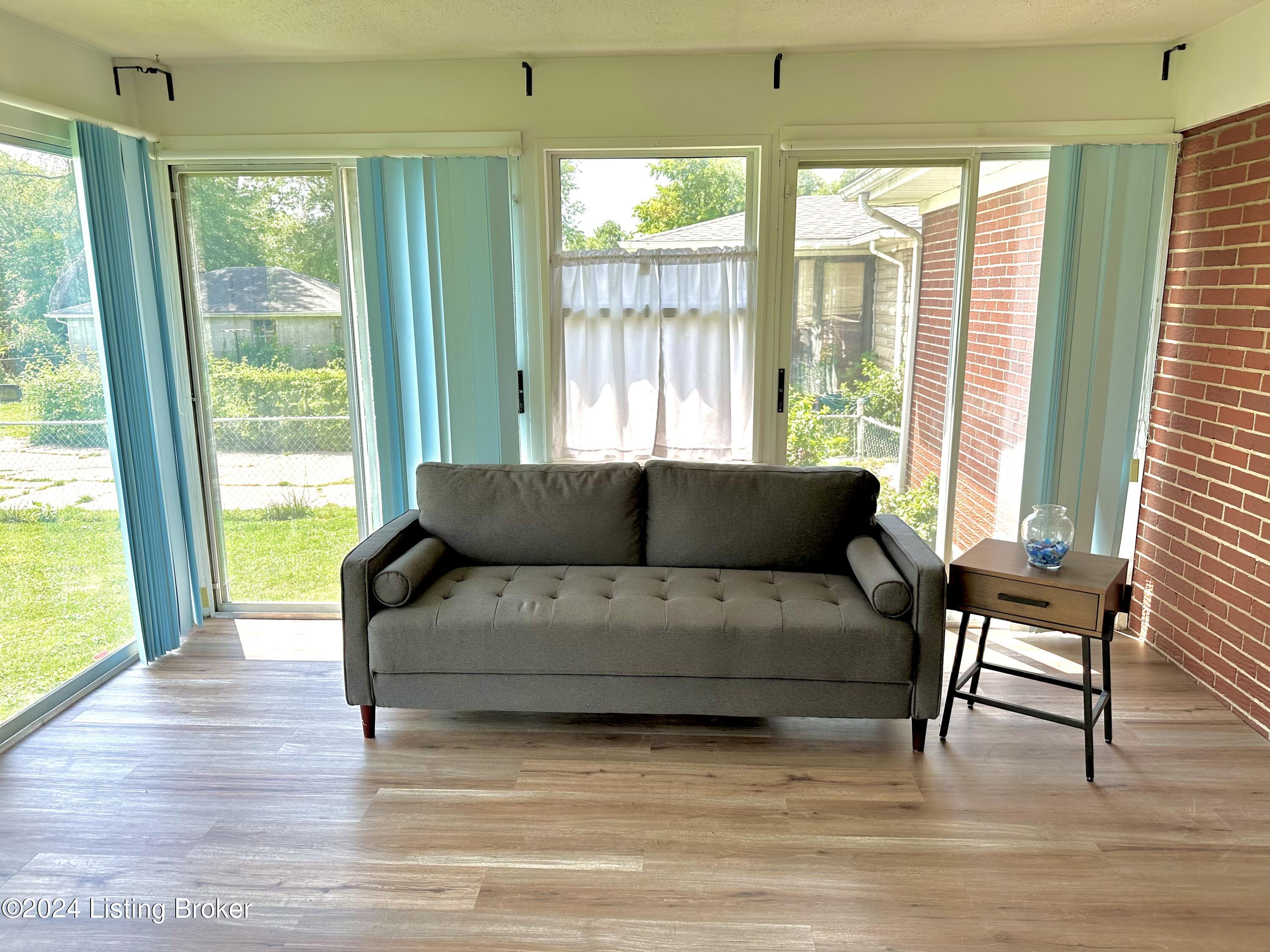 2326 Lindsey Dr