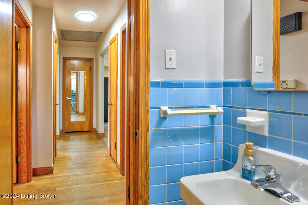2326 Lindsey Dr