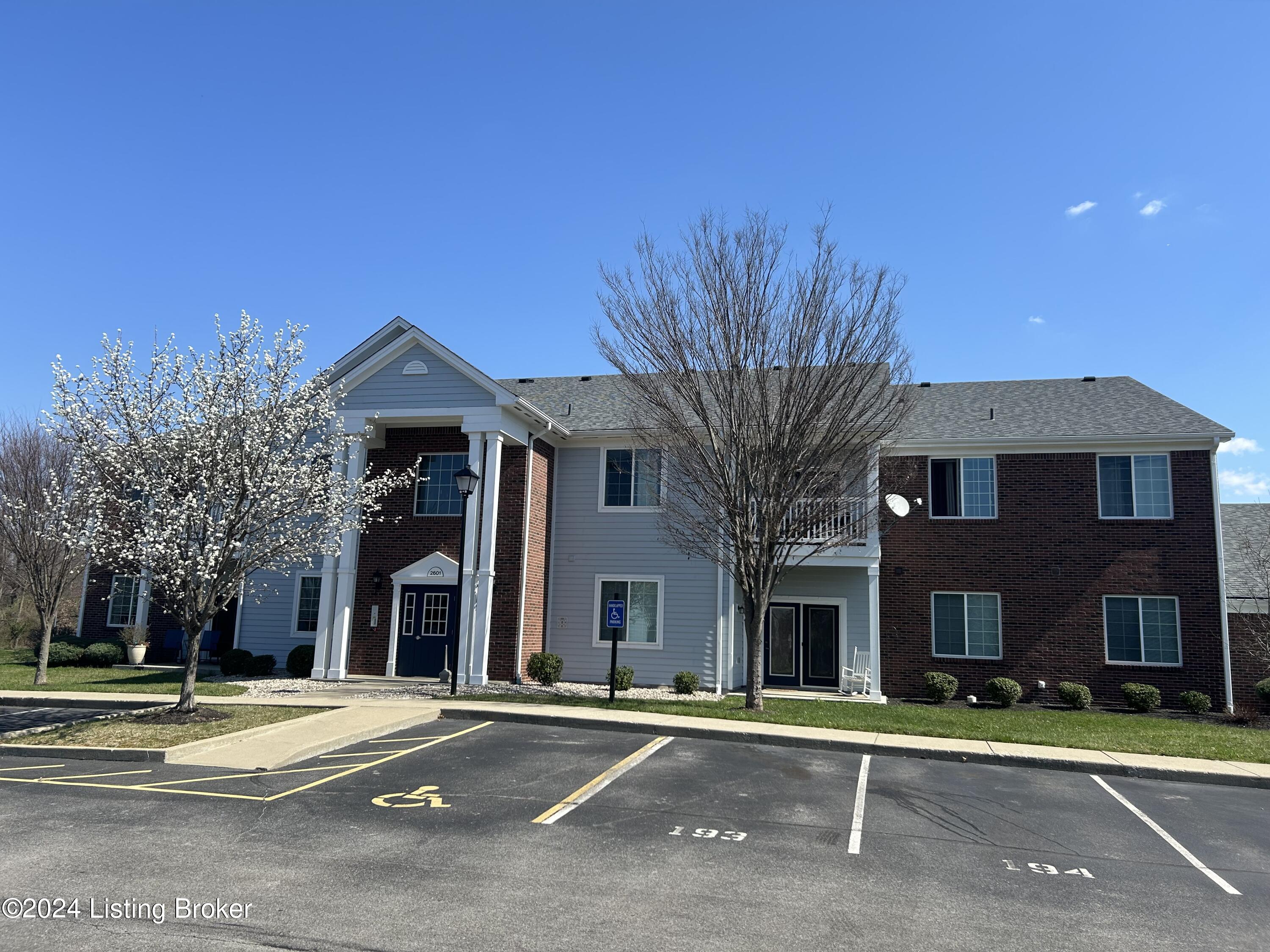 2601 Bradford Commons Dr, 204