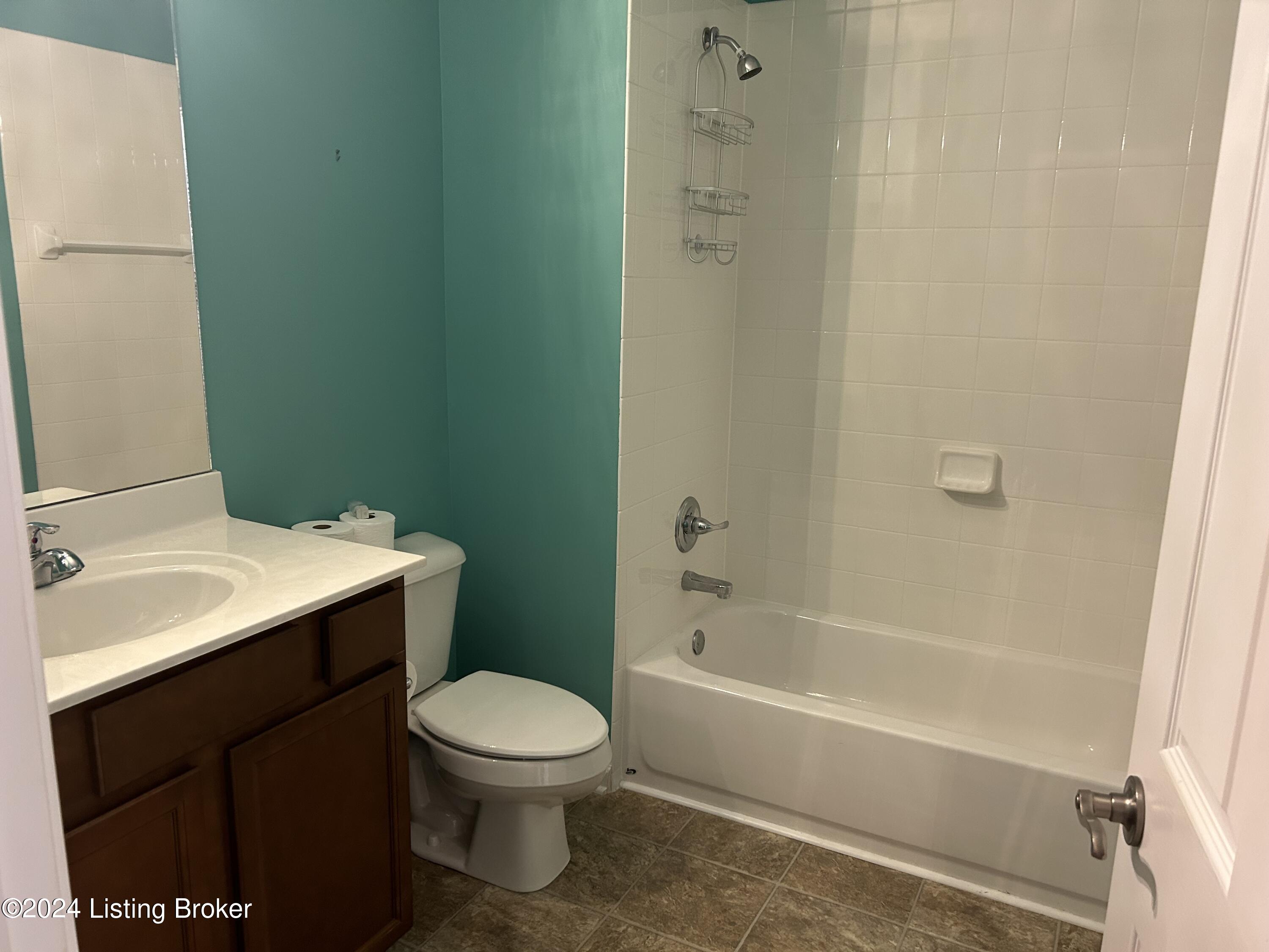 2601 Bradford Commons Dr, 204