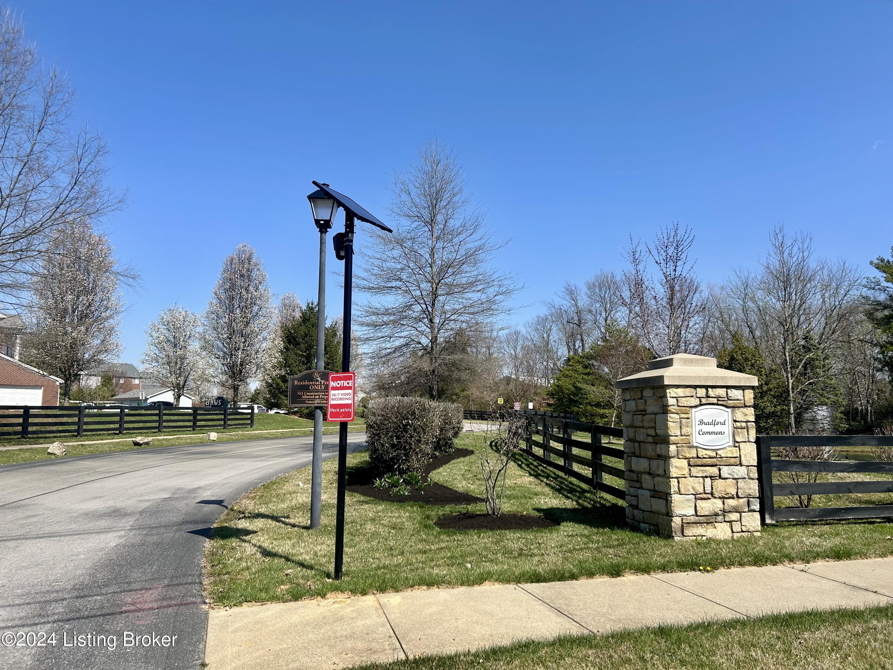 2601 Bradford Commons Dr, 204
